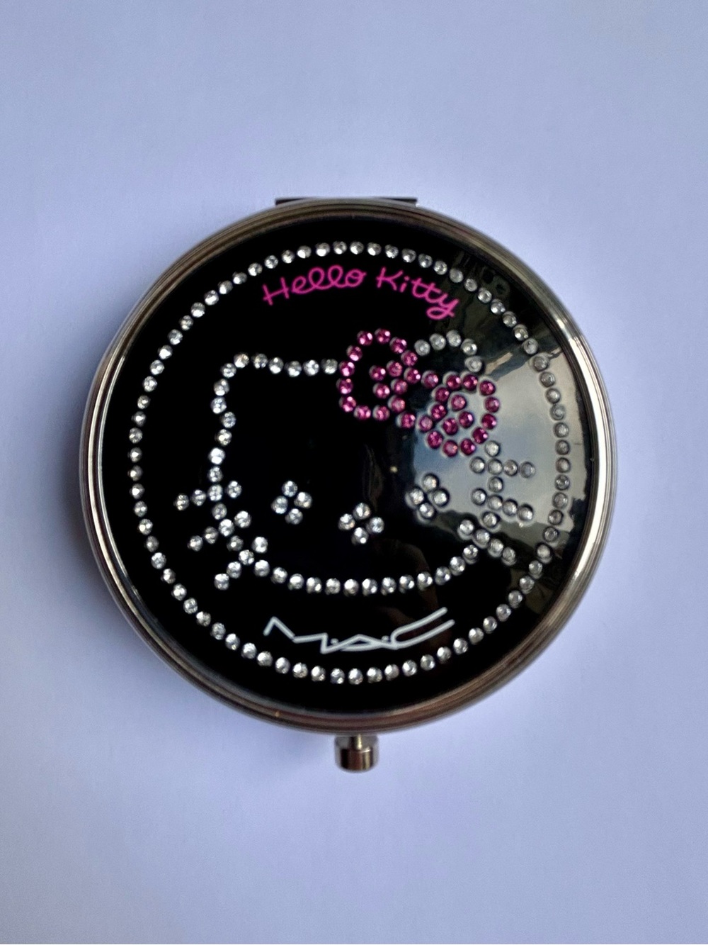 MAC x Hello Kitty Kouture Swarovski Crystal Compact – Vintage 2009